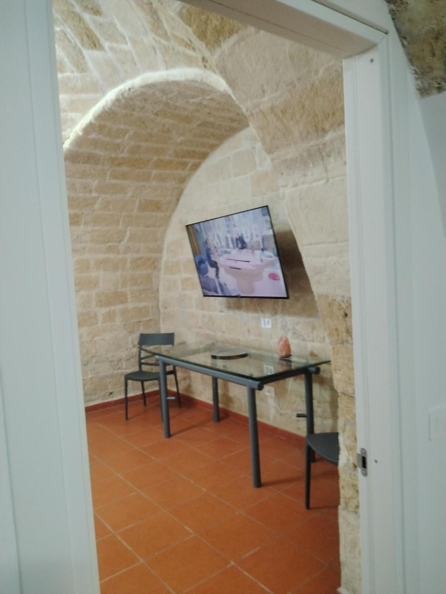 Casa Vacanza Nel Cuore Della Pietra Барлетта Екстер'єр фото