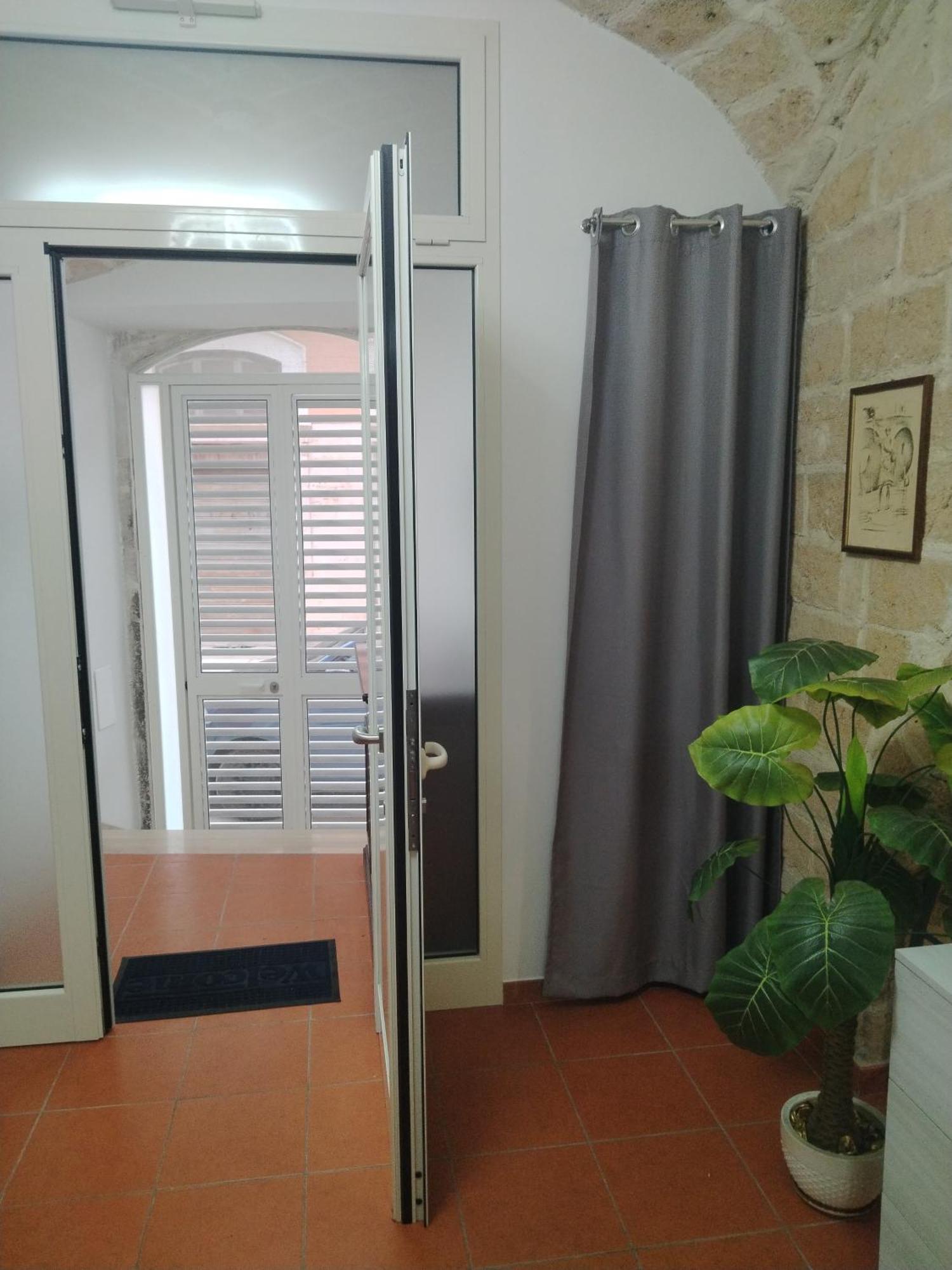 Casa Vacanza Nel Cuore Della Pietra Барлетта Екстер'єр фото