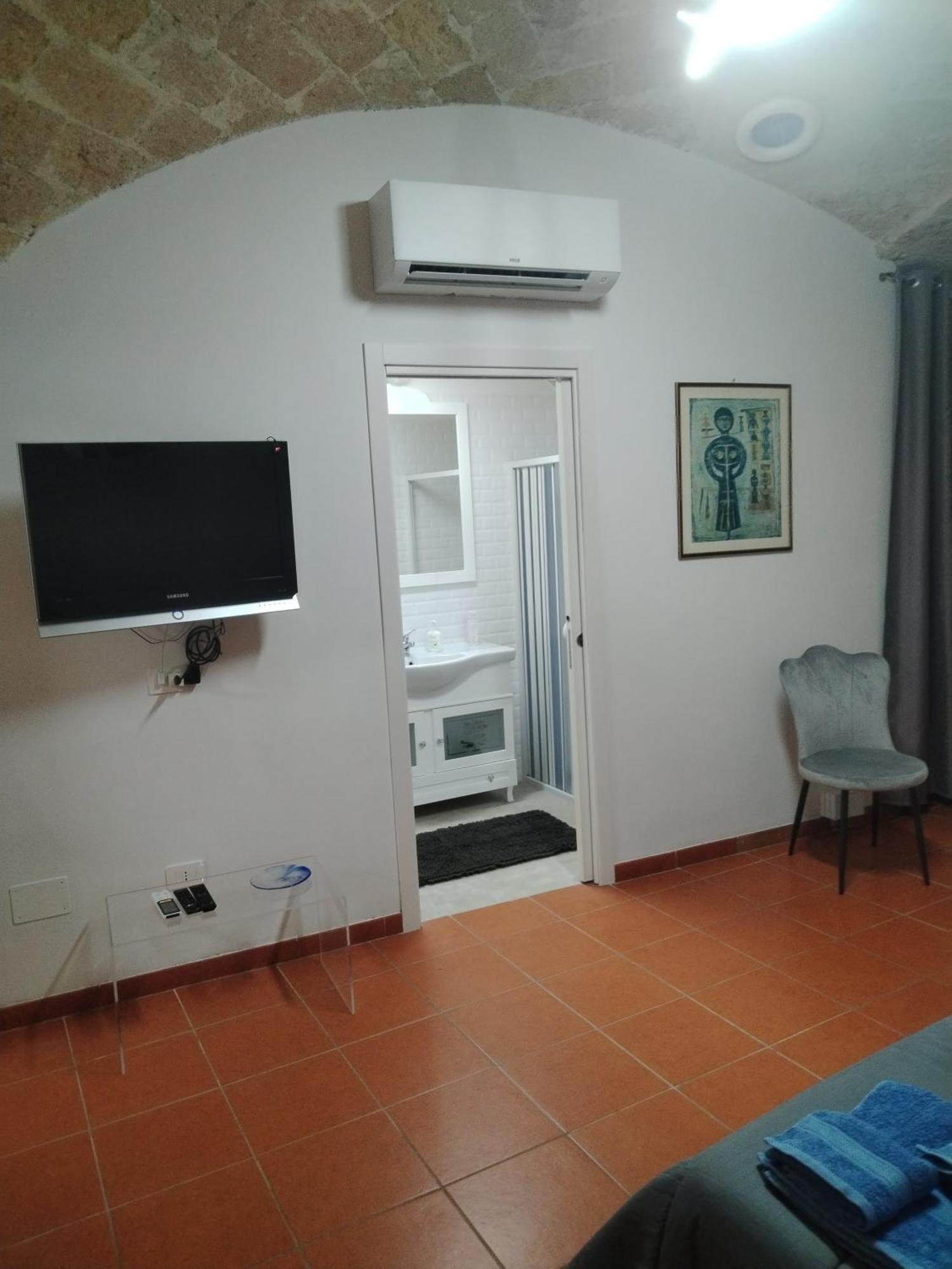 Casa Vacanza Nel Cuore Della Pietra Барлетта Екстер'єр фото